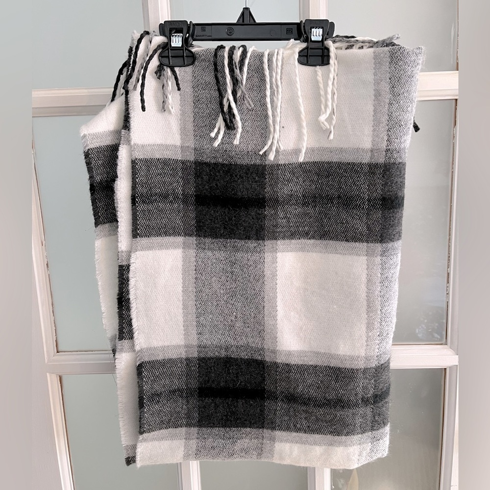 NWT reitmans buffalo plaid blanket scarf